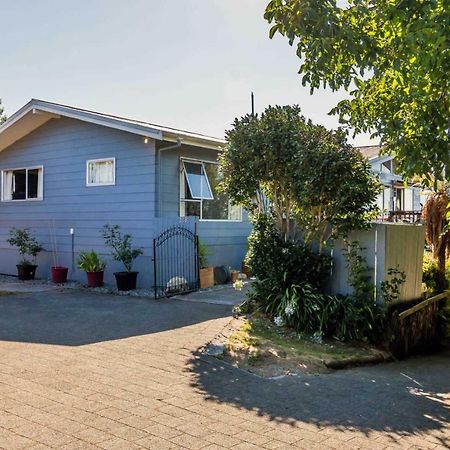 B, D & D Bed And Breakfast Lago Lago Taupo Exterior foto