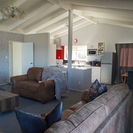 B, D & D Bed And Breakfast Lago Lago Taupo Exterior foto