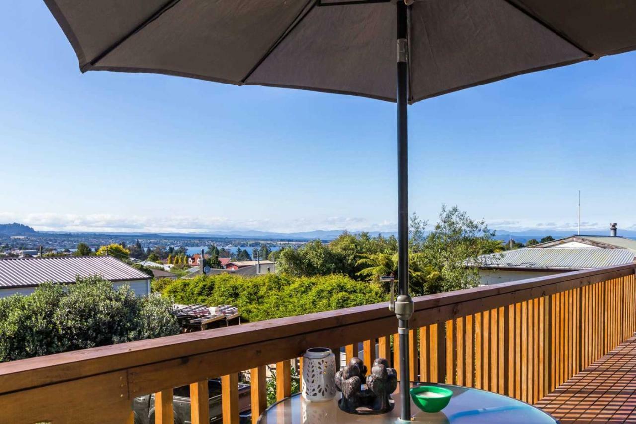 B, D & D Bed And Breakfast Lago Lago Taupo Exterior foto