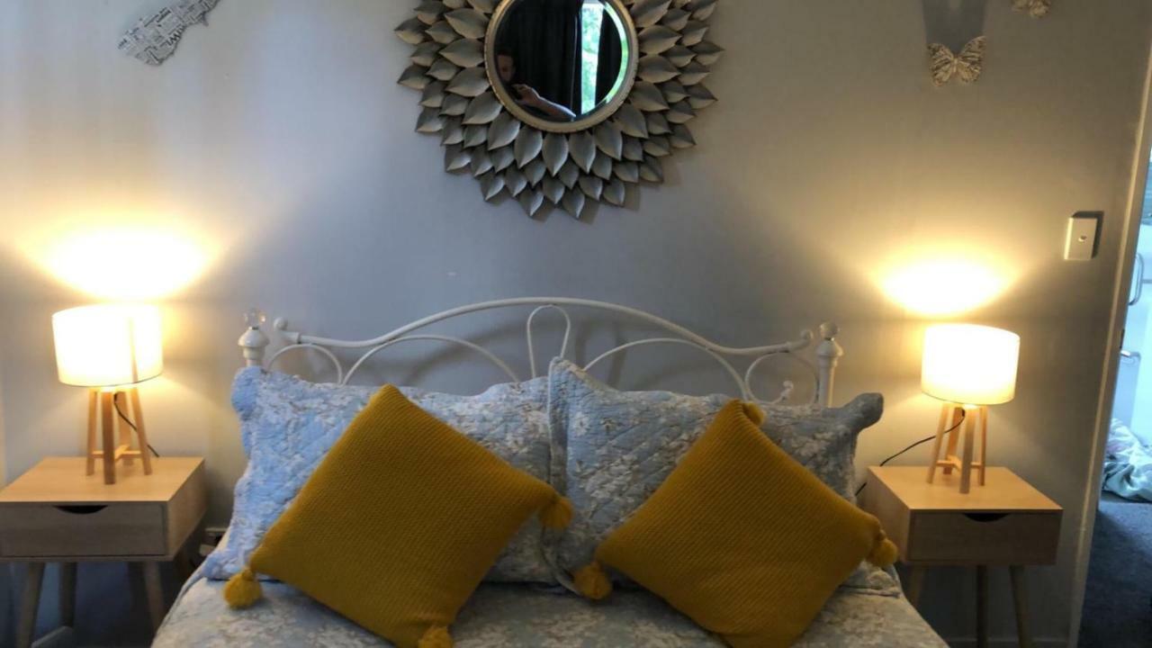 B, D & D Bed And Breakfast Lago Lago Taupo Exterior foto